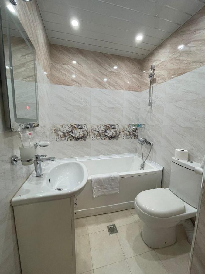 Anga Yerevan Hotel Екстериор снимка